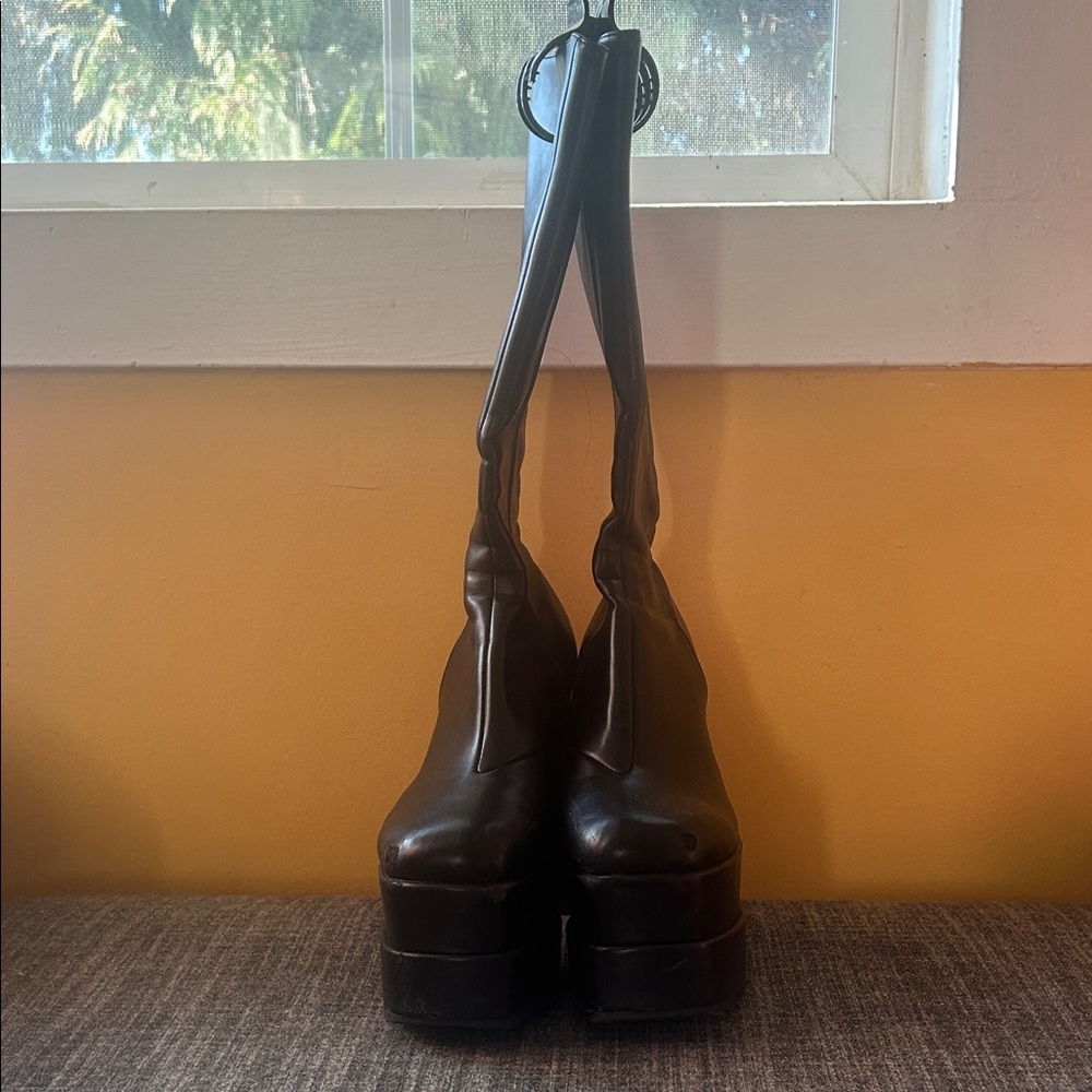 LAMODA 'Home wrecker's' Platform heels
